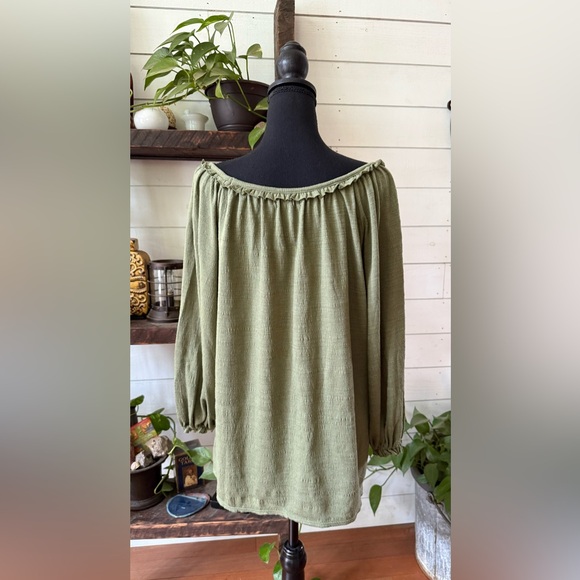 Max Studio: Olive Green BoHo Blouse with Keyhole Neckline and Ruffle Trim - Picture 10 of 16